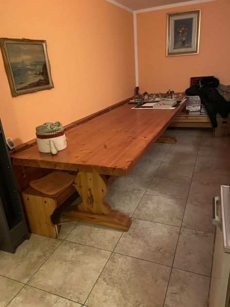 Tavolo in legno massiccio