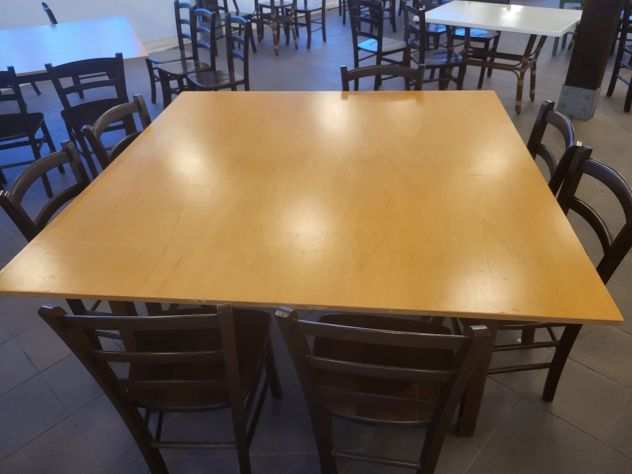 Tavolo quadrato con piano laminato