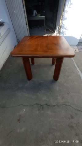 Tavolo quadrato in legno noce