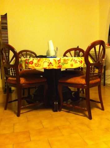 Tavolo tondo in mogano piugrave 6 sedie