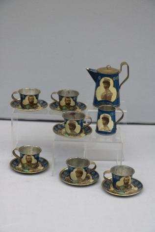 Tea service 6 people with images of King George V and Queen Mary - 1910-1919 - Casa delle bambole - 1910-1920 - Regno Unito