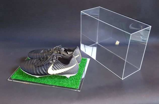 Teca - vetrina per scarpe da calcio, football in PLEXIGLASS con prato ESCLUSIVA
