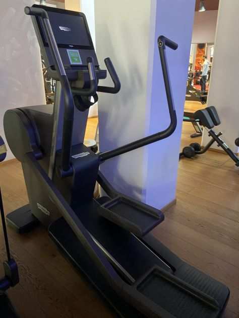 TECHNOGYM ARTIS