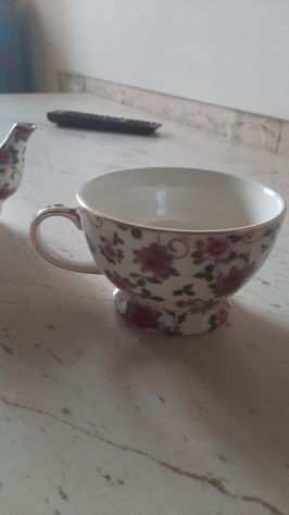 Teiera in ceramica con tazza incastrabile