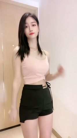 TEL-3240924717-Ambiente pulito Camere pulite, ragazza carina giovane e comodo pa