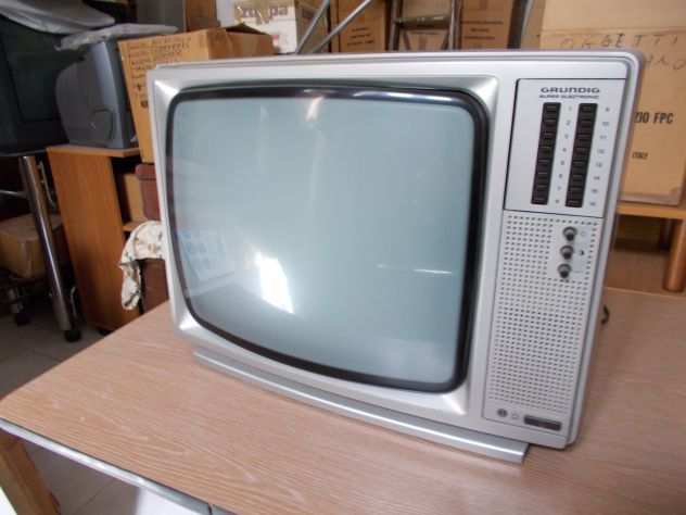 Televisore b.n. grundig vintage