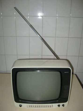 Televisore MIVAR portatile in bn anni 70