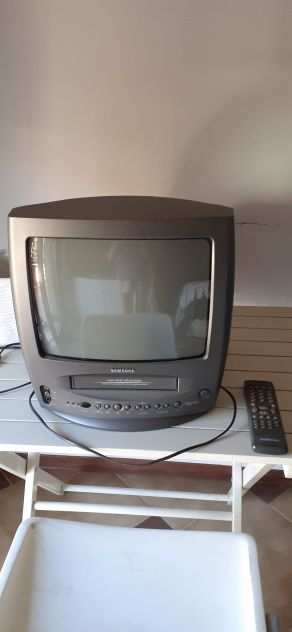 Televisore Samsung vecchio modello con videoregistratore