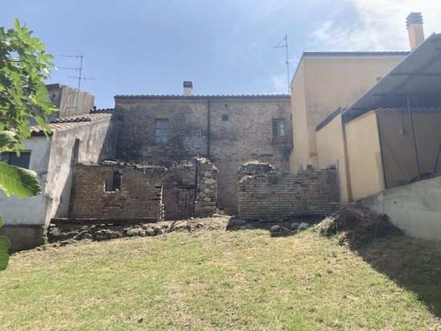 Terratetto antico unifamiliare da ristrutturare a Villa Cipressi