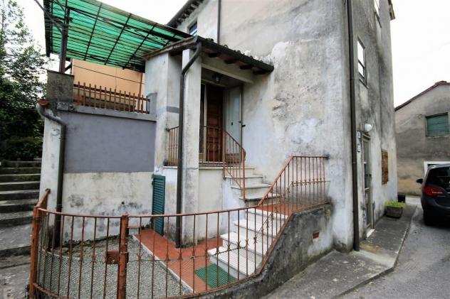 Terratetto in vendita a SAN LORENZO A VACCOLI - Lucca 120 mq Rif 1150859