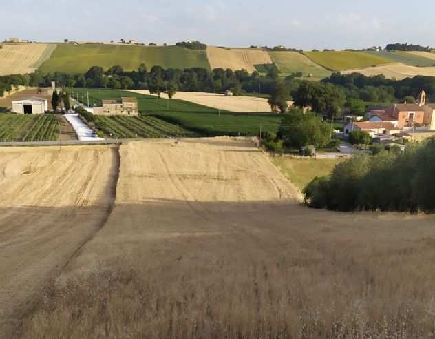 TERRENO agricolo IRRIGUO di 4.927 mq. (500 mq. edificabile)