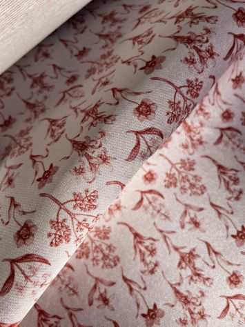 Tessuto raso avorio floreale rosso mattone per Artigianato