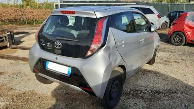 Toyota Aygo 1.0 benzina 69cv anno 04-2018 incidentata