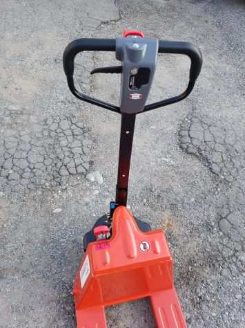 Transpallet semi elettico portata 1.500 kg