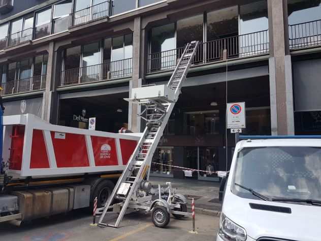 TRASPORTO E RITIRO MACERIE CON NOLEGGIO AUTOSCALA