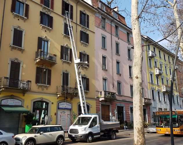 TRASPORTO E RITIRO MACERIE CON NOLEGGIO AUTOSCALA