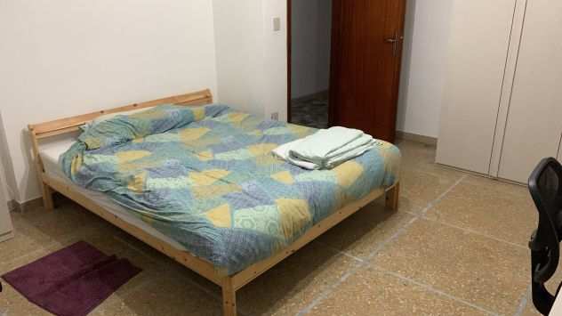 Tre camere singole in appartamento a Pisa via di pratale per studenti                       350 euro