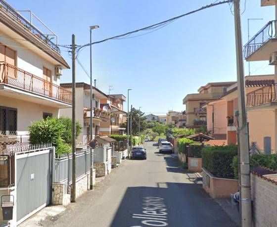 TRILOCALE GUIDONIA 500 EURO CON P.AUTO