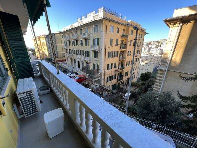 Trilocale in affitto a Genova, Castelletto