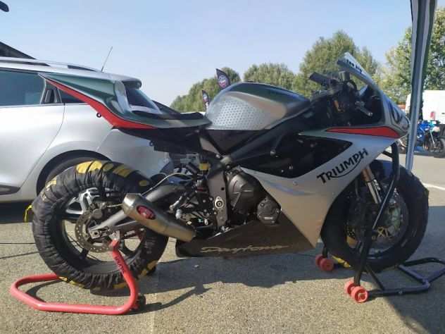 TRIUMPH DAYTONA 675