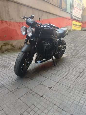 TRIUMPH SPEED TRIPLE 1050