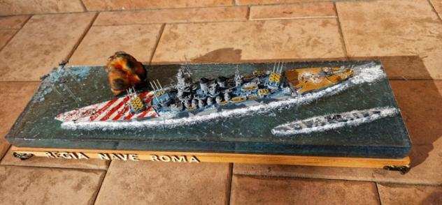 Trumpeter - Diorama Regia Nave quotRomaquot con U-boot in Epoxyresin 53 cm con Led - 2000-2010 - Italia