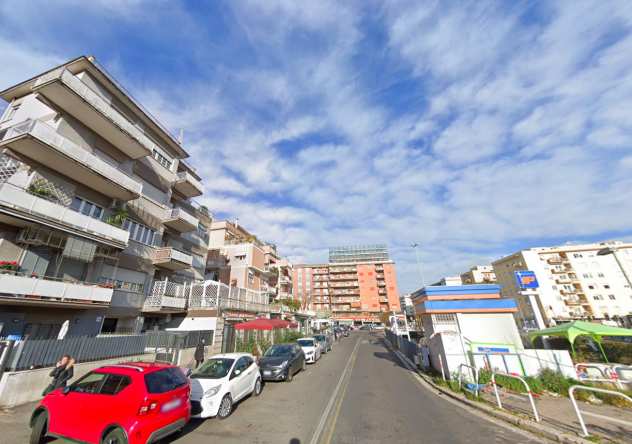 Tuscolana bilocale con balcone.