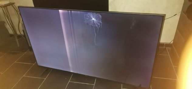 TV smart 65 pollici danneggiata