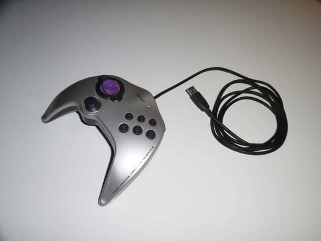 UN GAMEPAD FUNZIONANTE,IN OTTIME CONDIZIONI,MARCA TRUST,MODELLO 11668 SIGHT FIGH