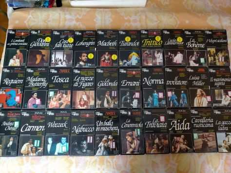 Un Palco AllOpera 30 Volumi  30 video cassette  30 libriccini e contenitori