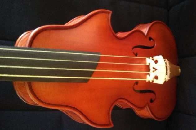 un violino barocco e un violino classico