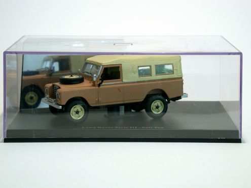 UNIVERSAL HOBBIES LAND ROVER 109