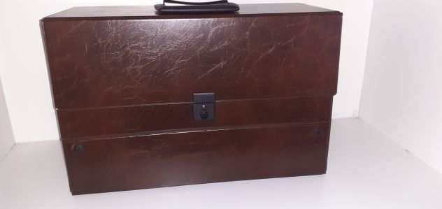Valigia valigetta richiudibile in PVC color cuoio  serratura