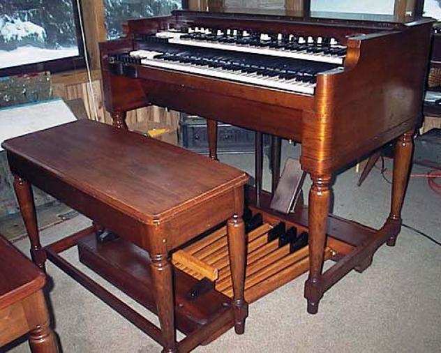 Vari Hammond - Farfisa e Synthesizers.