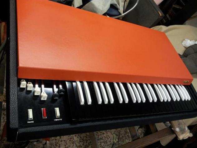 Vari Hammond - Farfisa e Synthesizers.