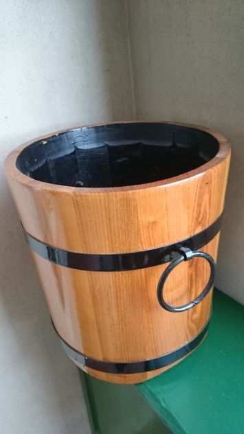 Vaso grande in legno massiccio per salotto