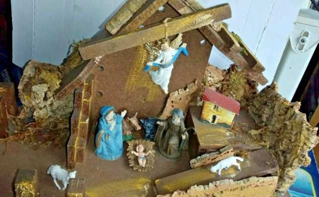 VECCHIO PRESEPE ARTIGIANALE NAPOLETANO CON STATUINE ANNI 70