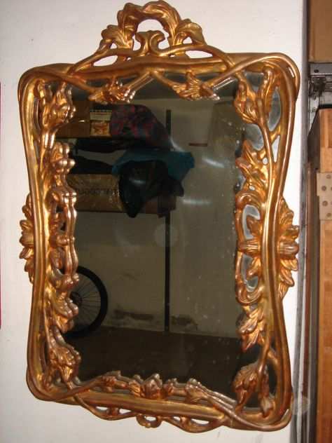 vecchio specchio intagliato