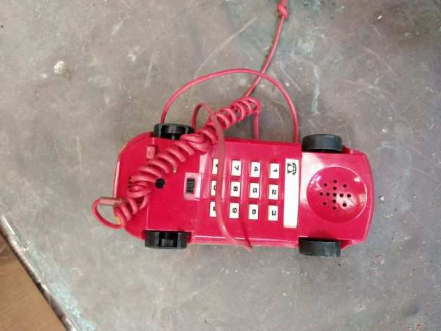 vecchio telefono A FORMA DI AUTO