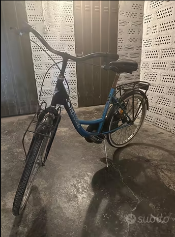 Vendesi bici usata da donna