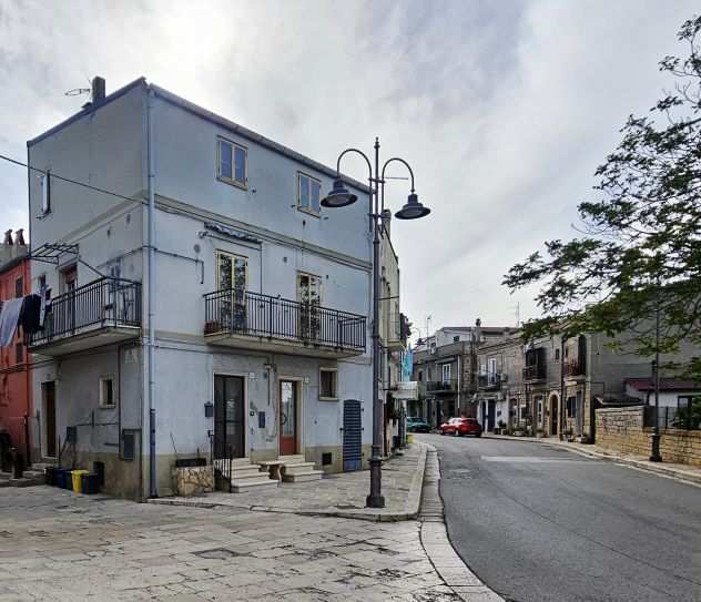 VENDESI BILOCALE, PIANO RIALZATO, CON CANTINA IN VIA ROMA, 112 ndash VENOSA