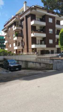 VENDESI BOX DOPPIO VELLETRI VICINANZE VIALE OBERDAN 130