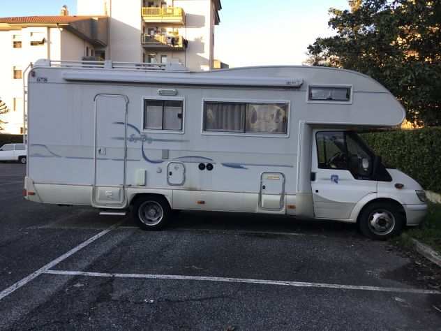 Vendesi camper mansardato Rimor 678