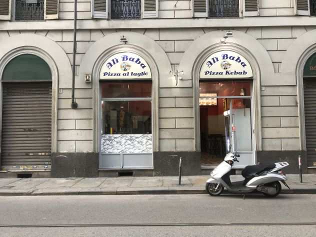 VENDESI PIZZA AL TAGLIO E DA ASPORTO IN CENTRO ADIACENTE PIAZZA VITTORIO