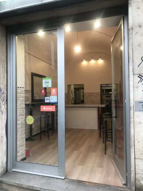 VENDESI PIZZERIA AL TAGLIO GASTRONOMIA PANZEROTTERIA KEBAB FRONTE PALAZZO NUOVO