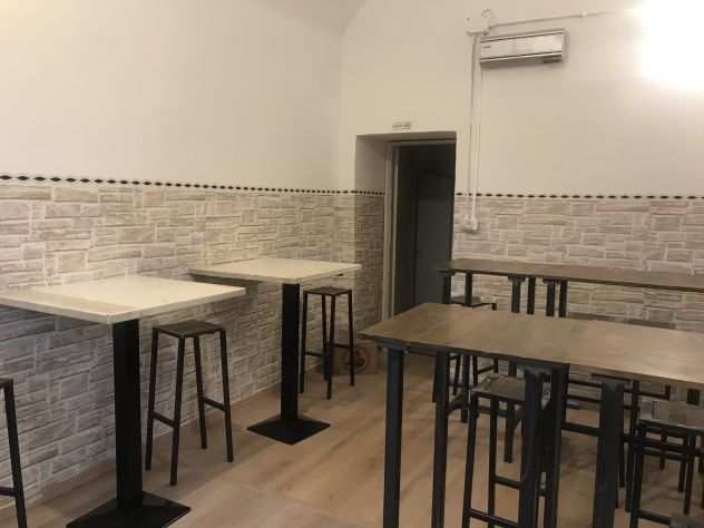 VENDESI PIZZERIA AL TAGLIO GASTRONOMIA PANZEROTTERIA KEBAB FRONTE PALAZZO NUOVO