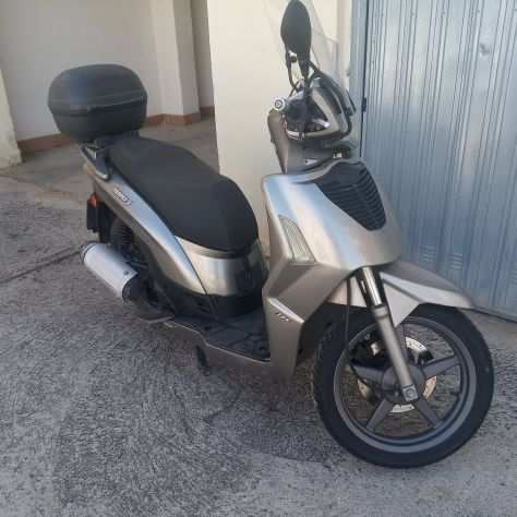 Vendesi scooter Kymco People S