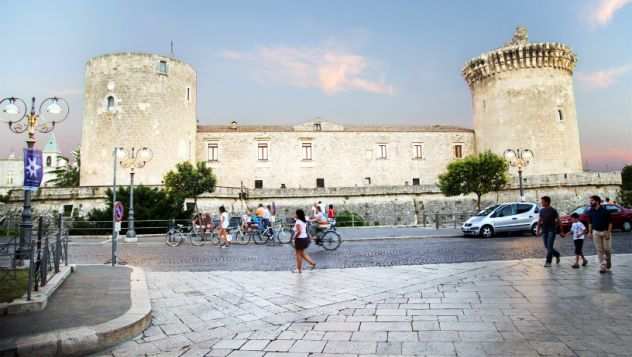 VENDESIAFFITTASI STORICO LOCALE FRONTE CASTELLO ARAGONESE ndash VENOSA