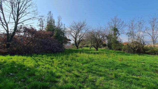 Vendita Terreno edificabile da 2400 mq in Via Brovera con giardino