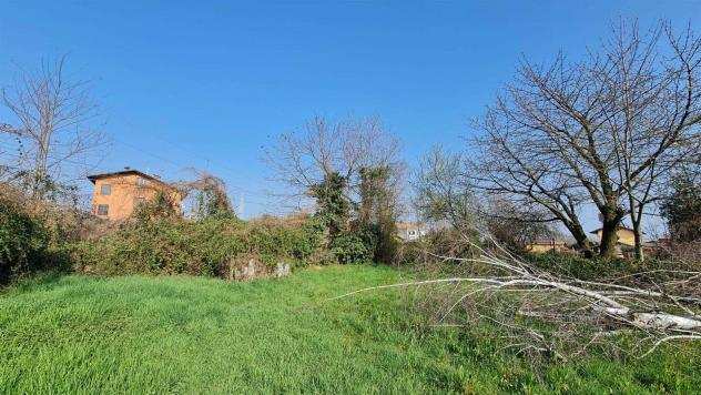 Vendita Terreno edificabile da 2400 mq in Via Brovera con giardino
